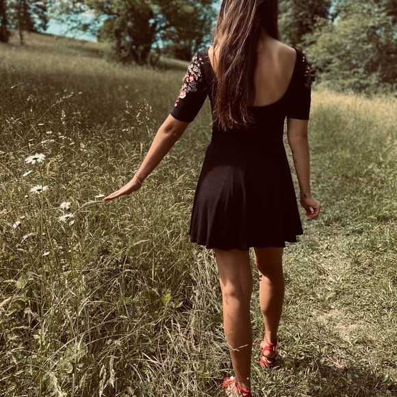 Free People Black Mini Dress W/ Floral Sleeves 🖤🌸 - Picture 8 of 8